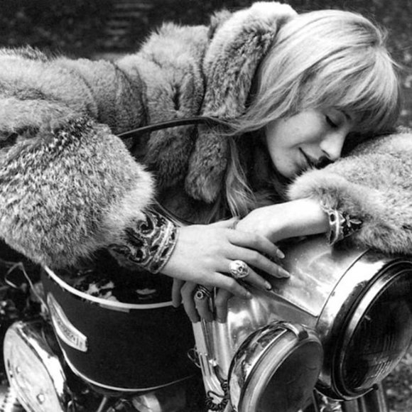 Meet your Posher, Chelsey - Picture 1 of 2